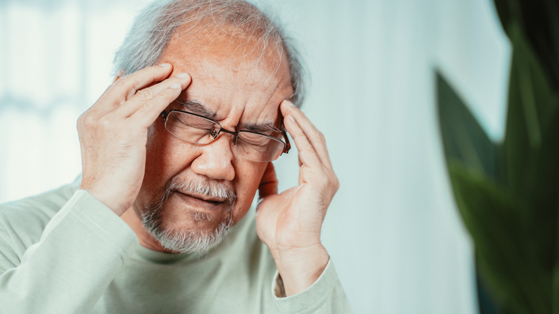 老人经常压腿、拉筋，对身体是好是坏？医生：3大好处会慢慢显现