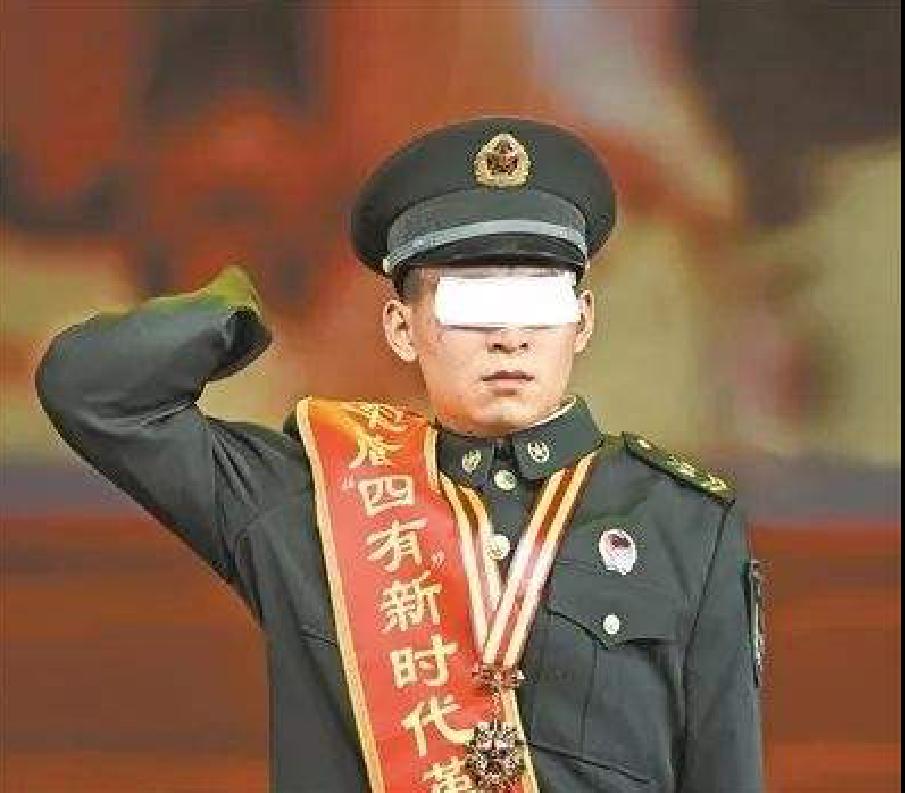 排雷战士杜富国荣获几等功,排雷英雄杜富国授勋荣誉称号仪式