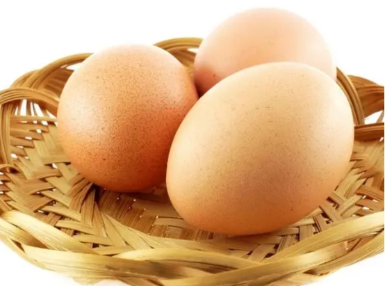 鸡蛋买回来要不要洗一下再放冰箱,鸡蛋买回家就放进冰箱
