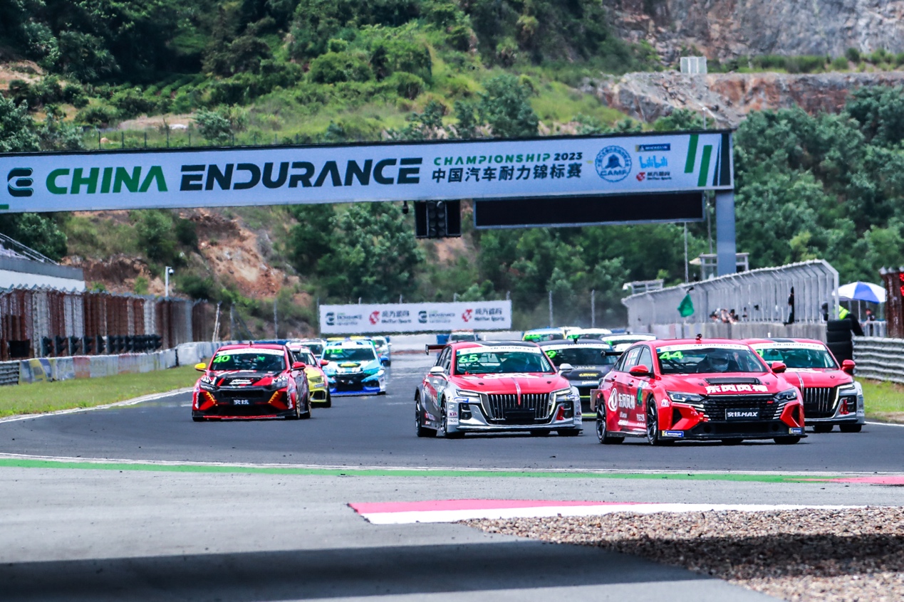 CEC耐力赛首秀，奕炫家族“赛道双雄”勇夺中国CEC双料冠军