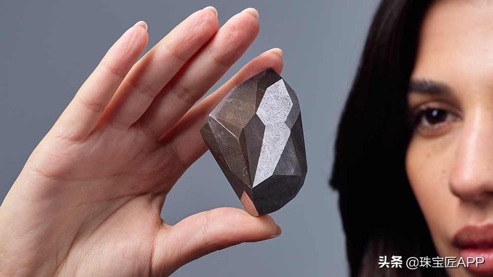 天价钻石拍卖,天价钻石被隐藏富豪拍下