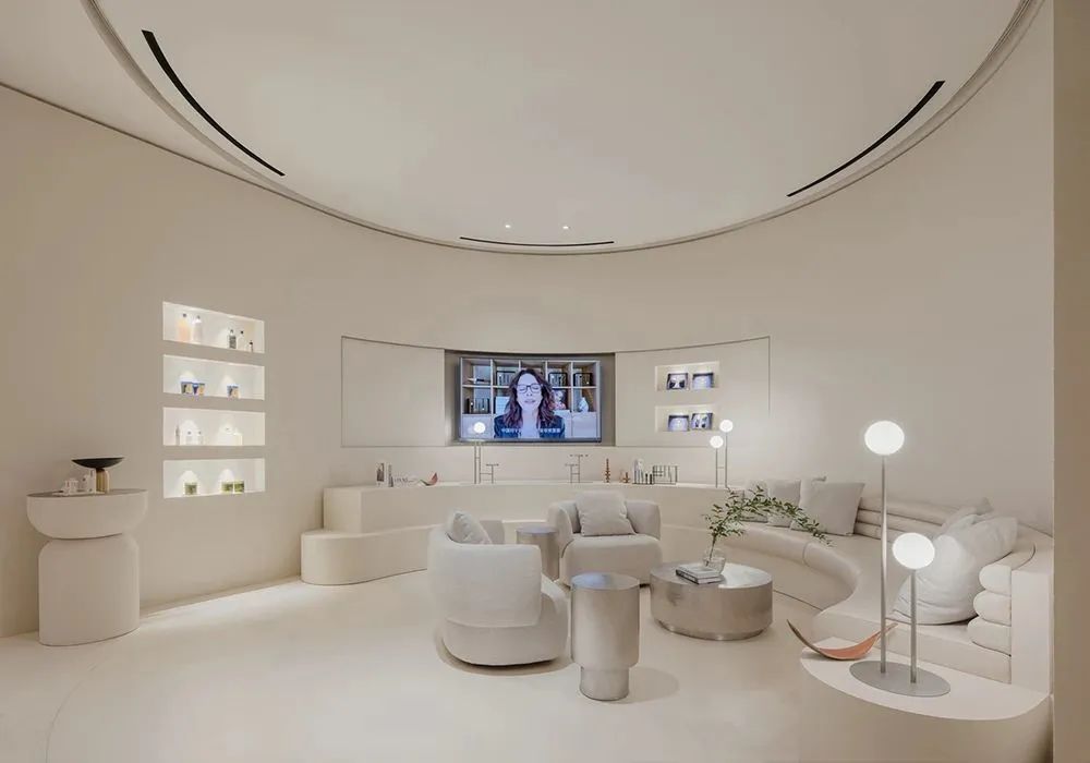 先锋派JOYCEBeauty：一代时尚女王和她的美妆伊甸园