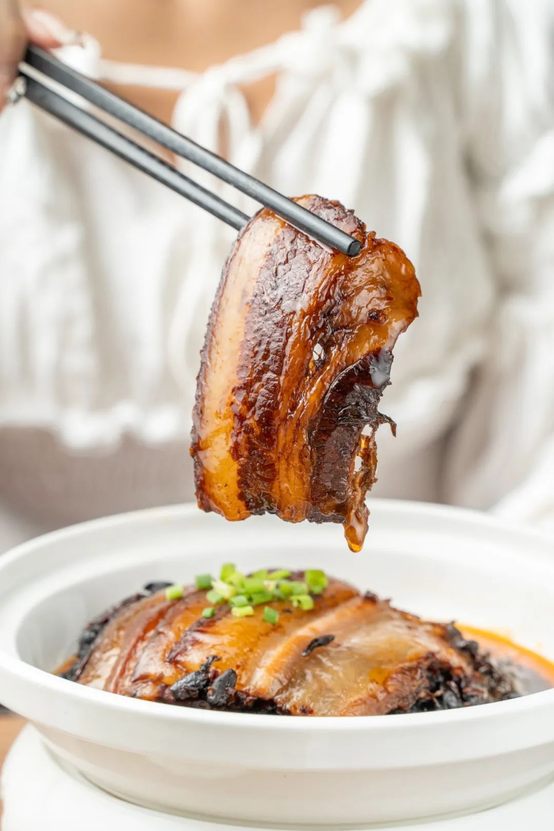 称霸江湖菜23年的“排队神话”又开新店！不讲故事只讲味道