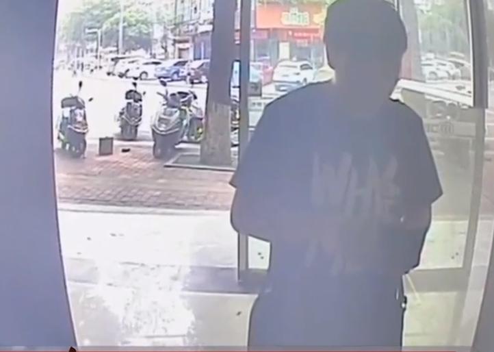 小伙自学软件两年赚4000亿,男子自学编程获利400万