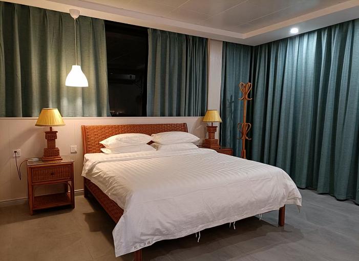 閲戠鍗佹湀鍥藉簡涓鍋囨湡浣忓鏀荤暐,閲戠涔嬬害