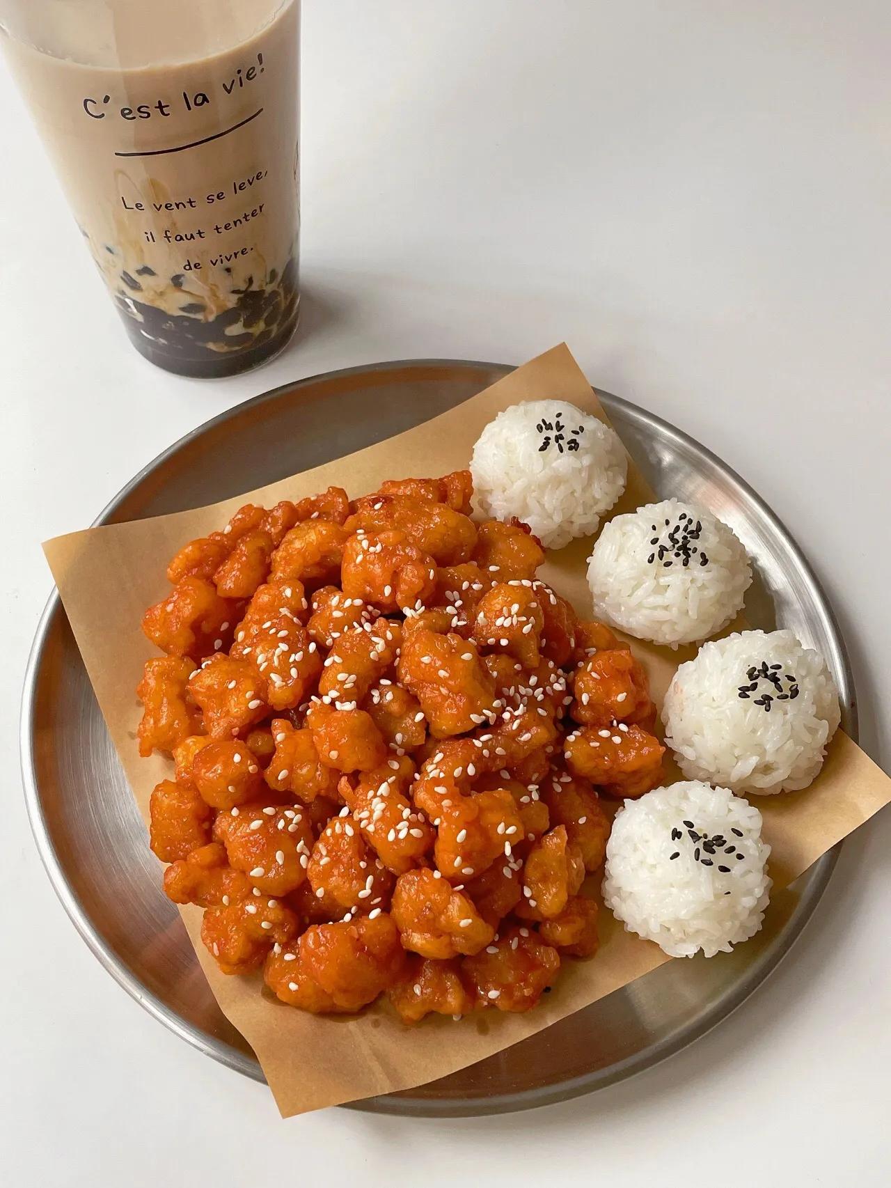 酸甜可口的糖醋麻辣鸡块出锅,酸甜嫩滑糖醋鸡块加大蒜