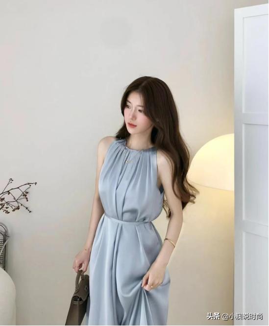 今年超火的裙子叫“凉凉裙”，时髦洋气显高级，扁臀女人都在穿