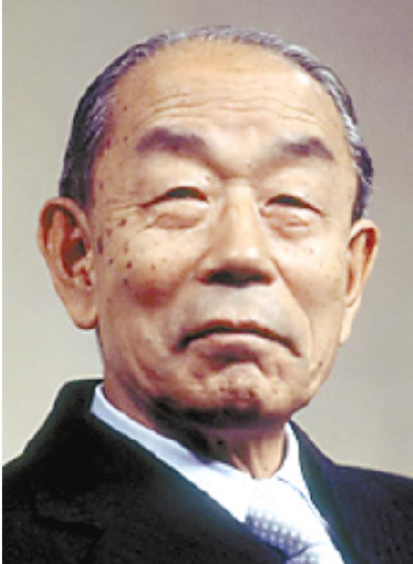 中越开战前，*小平邓**出访美国巧用奇谋，致使苏联百万大军不敢妄动