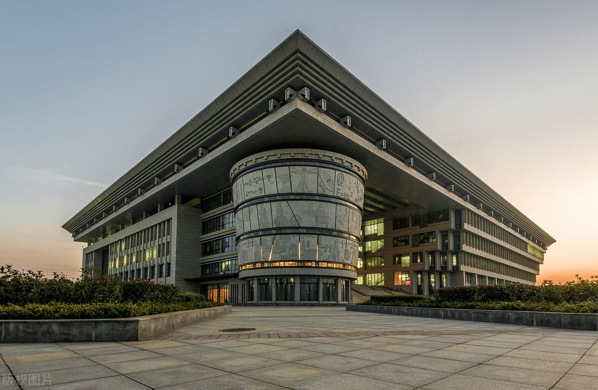 河南最好的大学排行榜前十名,河南省大学排名前十名专业