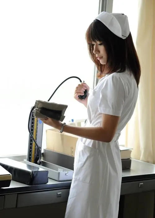 男护士拍女病人*处私**要挟发生性关系,网友:医院成性骚扰重灾区?