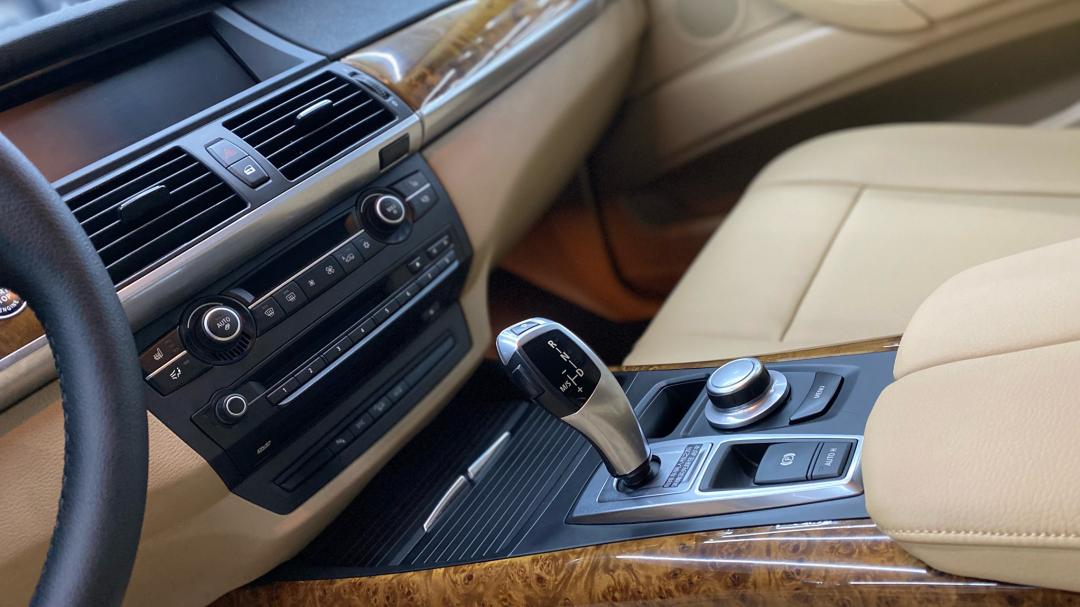 翻新整备一台老x5,13款宝马x5整备翻新