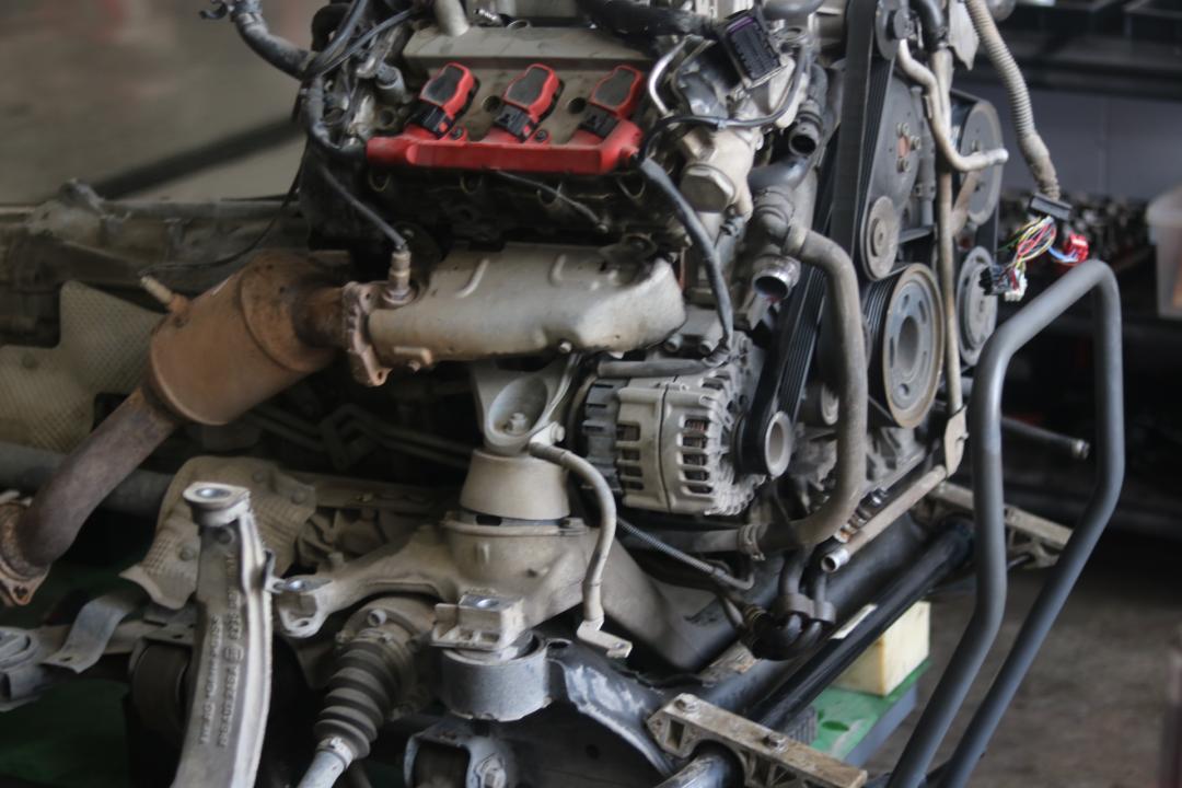 奥迪q7报废厂,老款奥迪q7出车祸