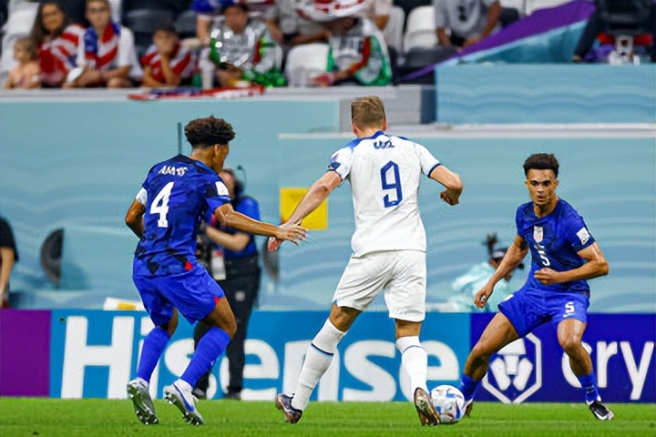 还有王法吗？英美疑似踢假球，想要做掉伊朗，小组赛*药火**味十足