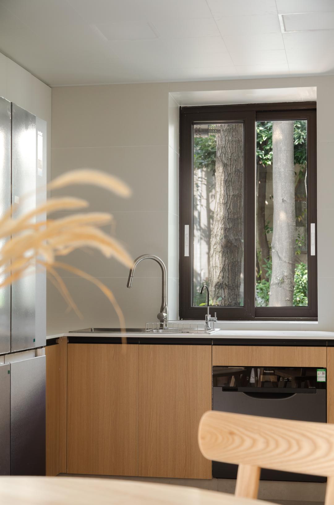 264㎡原木别墅丨满墙大书柜丨让自然的风带来家的宁静