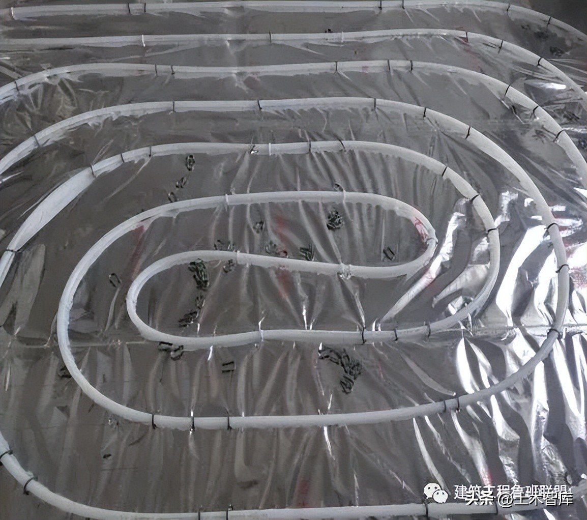 地暖施工不按设计图纸要求,地暖施工现场的设计