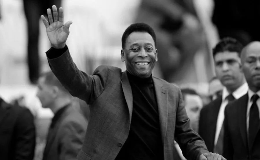 82岁球王贝利已进入临终关怀阶段,球王贝利坎坷的传奇成名之路