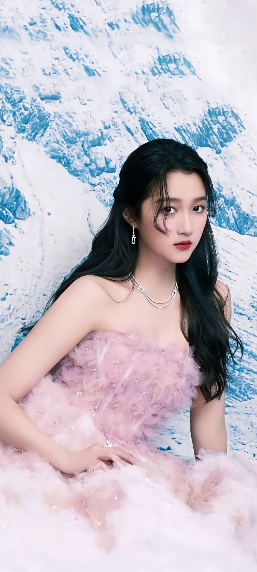 美女穿连衣裙有女人味,女生穿裙子有一种特别的美