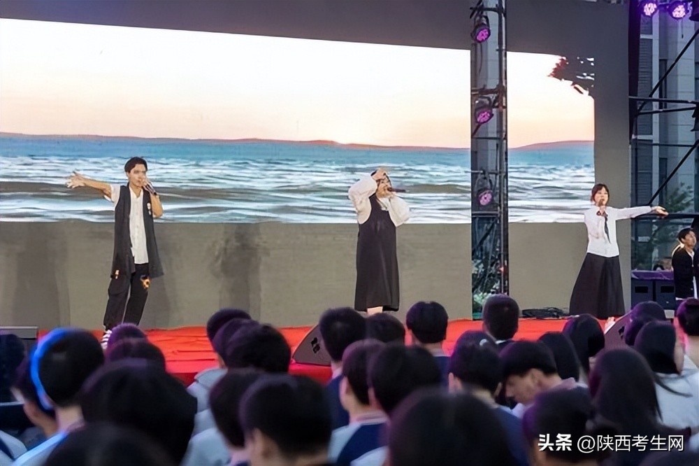 瑗垮畨鐜颁唬鑱屼笟楂樹腑2023姣曚笟鏅氫細,瑗垮畨鐜颁唬鑱屼笟楂樹腑楂樹笁姣曚笟鏅氫細