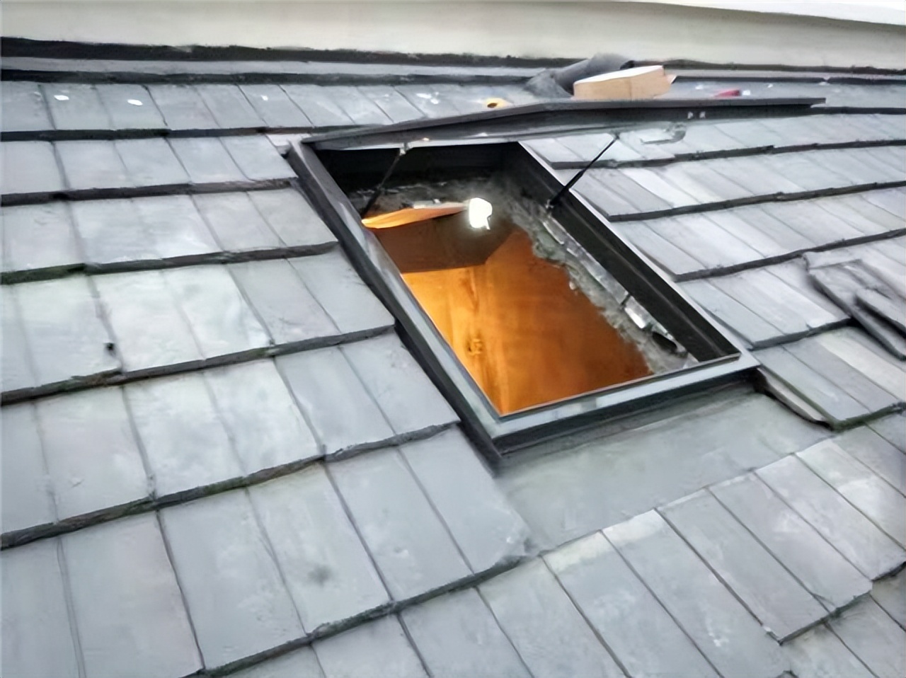 屋顶天窗漏水的原因和处理方法,天窗漏水把天窗封了怎么拔掉电源