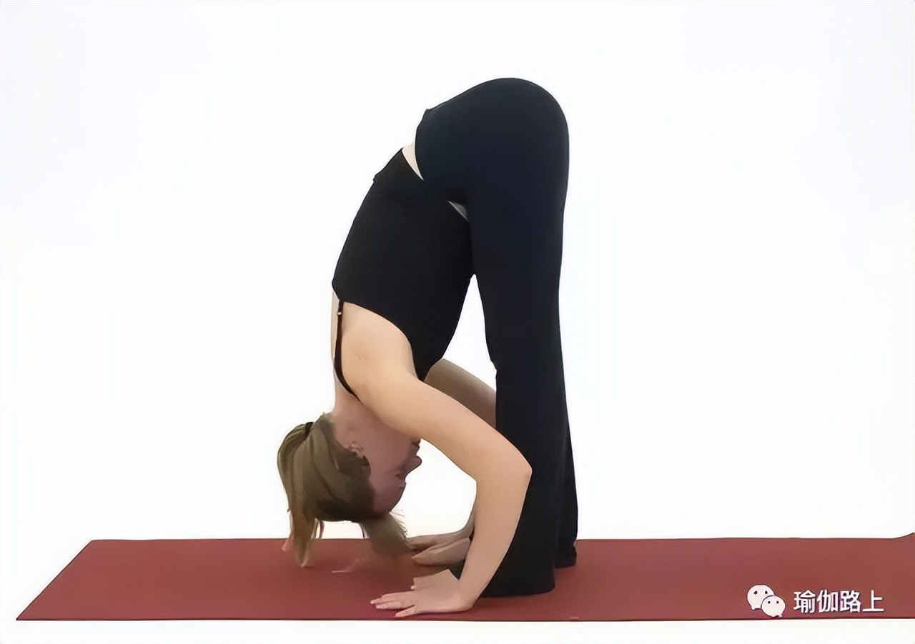初学者瑜伽体式串联教学,初学者瘦肚子的瑜伽体式