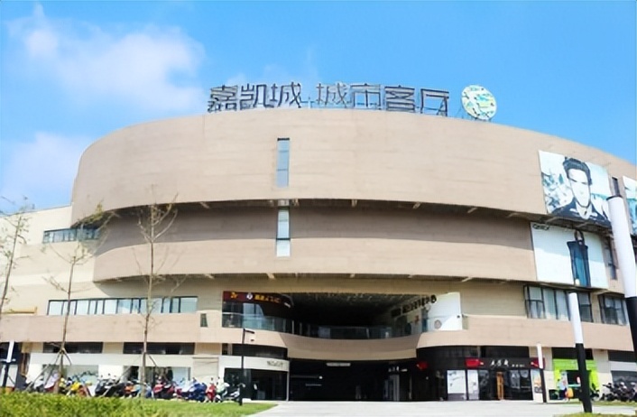 嘉凯城副总霍东35岁才进恒大集团但很快受重用年薪155万很不错