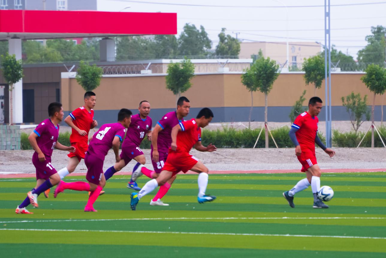 奔跑吧战士,绿茵场上尽情奔跑感受比赛的快乐