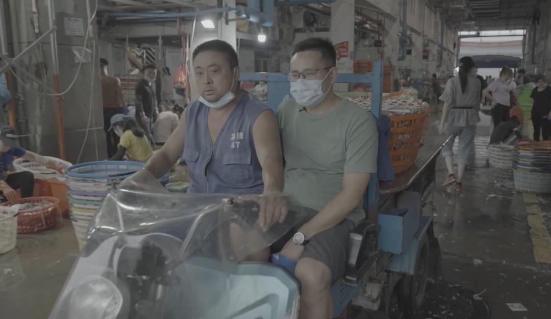 80后小夫妻直播4小时卖出300单,90后小伙创业卖海鲜背后的辛酸