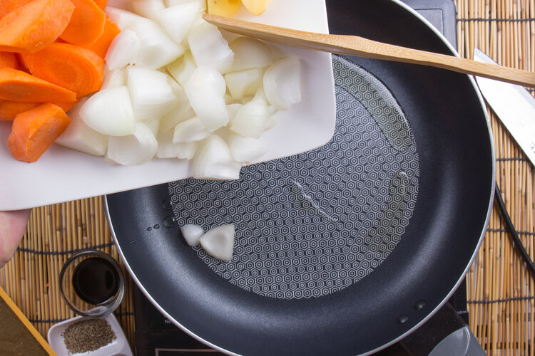 铁锅不锈钢锅不粘锅哪个健康,不锈钢锅和不粘锅哪个危害大