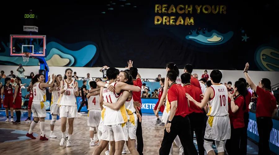 中国女篮永不言败,中国女篮姑娘们击败日本