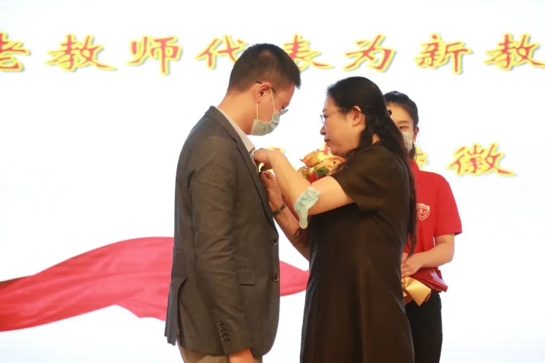 传道先明道，培根先铸魂，做“经师”与“人师”的统一者——复旦大学教师节表彰大会隆重举行