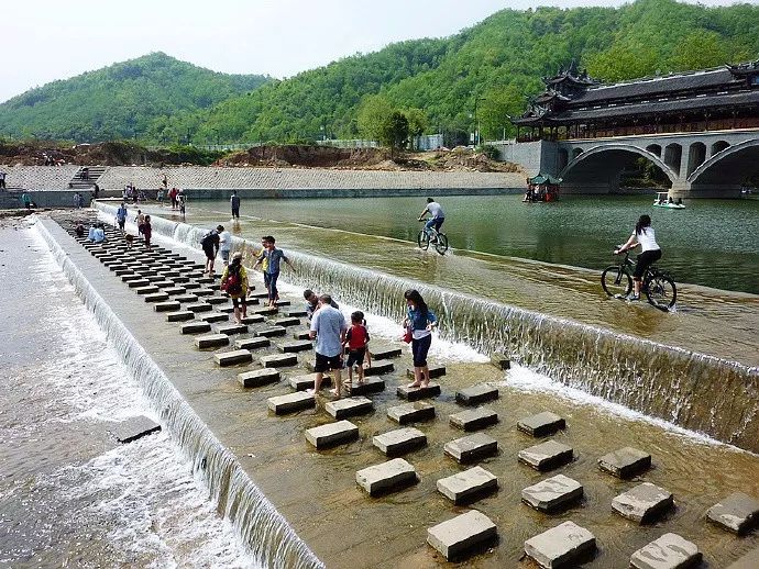 拜水都江堰问道青城山是诗词吗,拜水都江堰问道青城山完整版