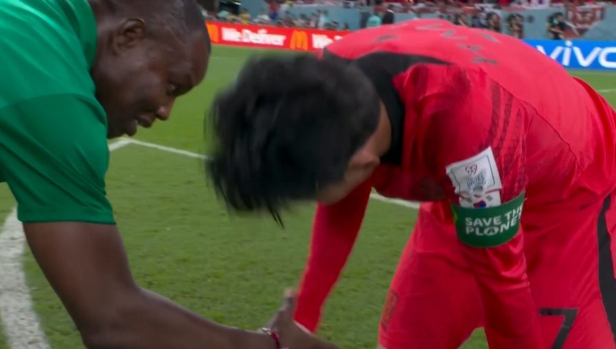 孙兴慜赛后掩面落泪,孙兴慜比赛结束痛哭