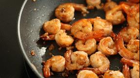 大虾要怎么处理才不会干,大虾怎么处理干净炸好吃