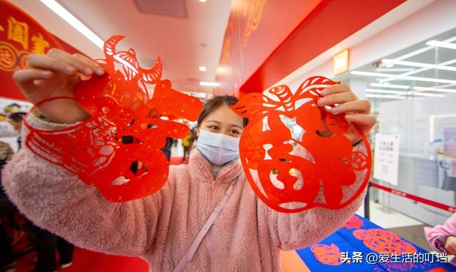 带胶的旧窗花怎么去除一撕就烂,窗花的胶怎么去除