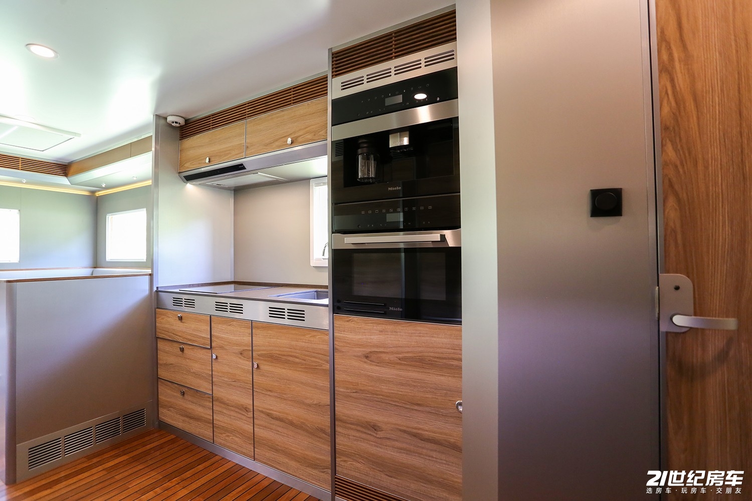 奔驰四驱c型顶级豪华房车,奔驰arocs升顶越野房车