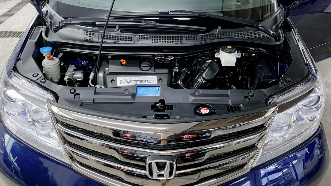 老款艾力绅二手车修复,老车翻新艾力绅