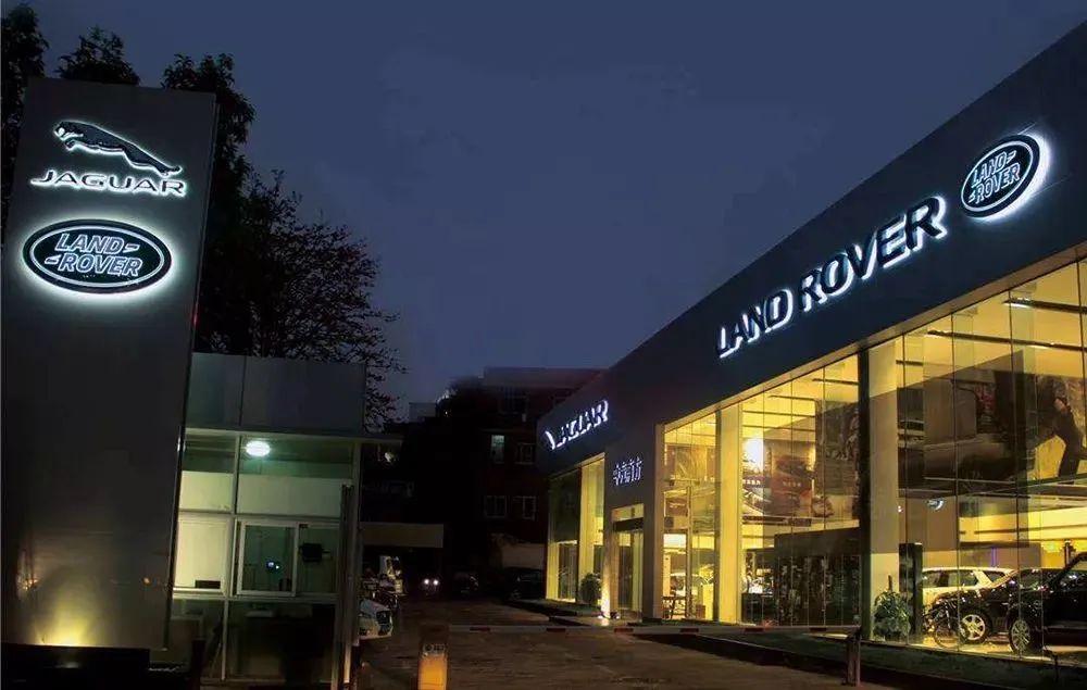 最堵五一的路上,中年男人最爱的路虎,消失了!