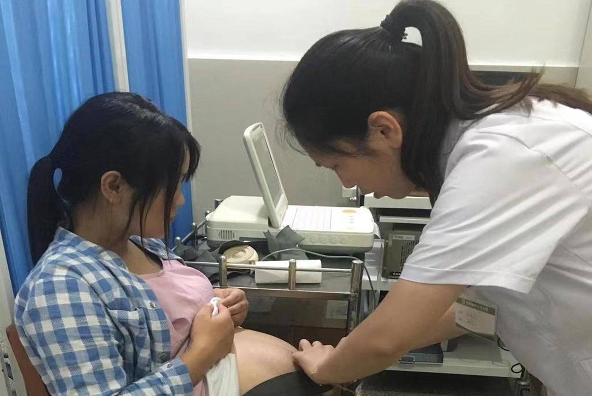 孕晚期内裤上分泌物多怎么回事,孕妈内裤上有血丝咋回事