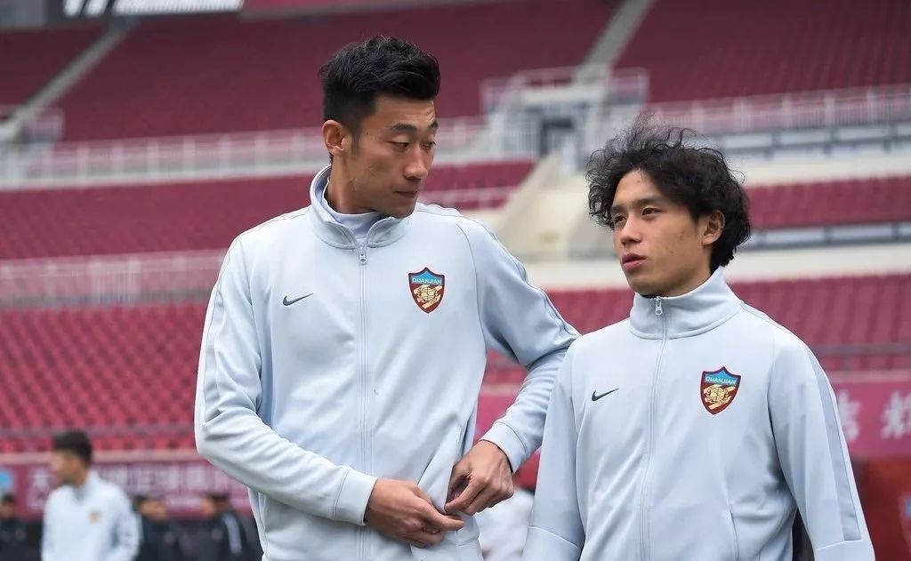 球踢得好、酒量也大！斗酒相逢须醉倒，这几位国脚酒量可真不得了