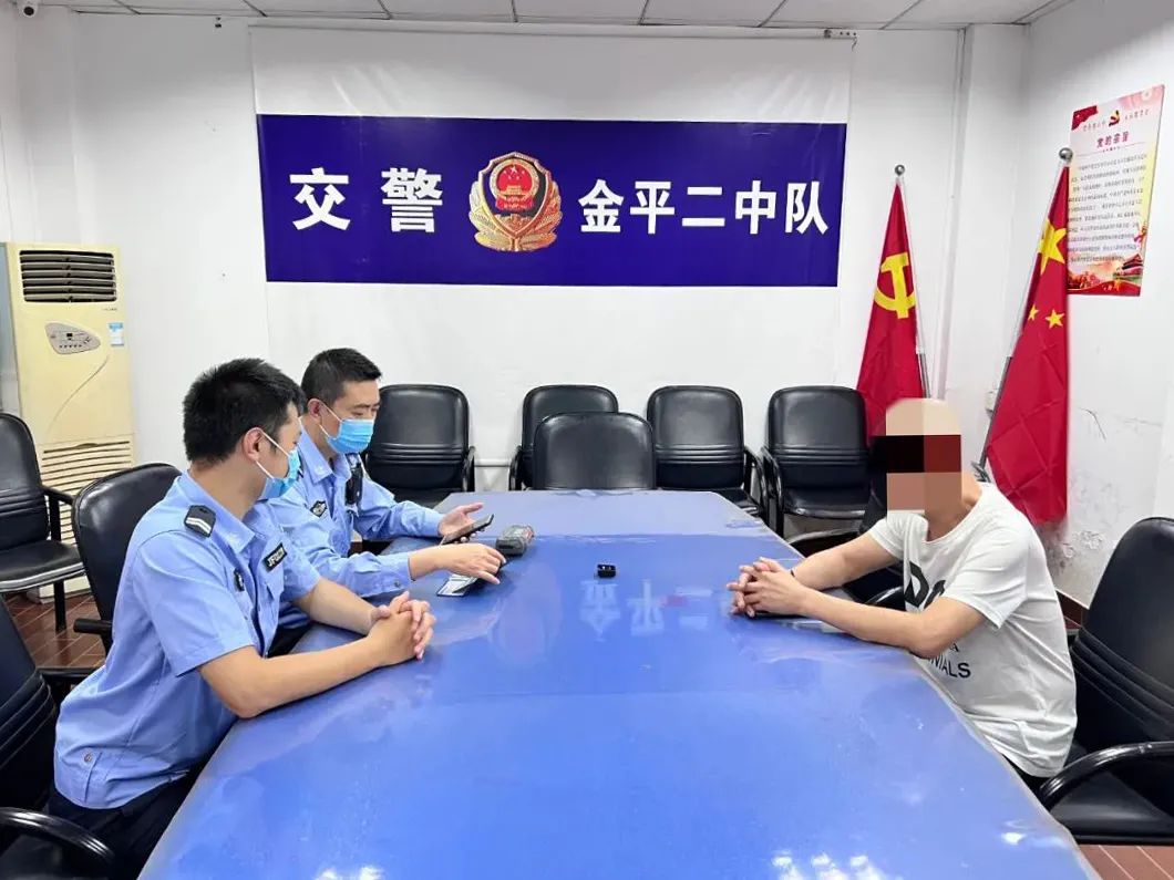 开车抽烟会被拍吗,开车抽烟往路上扔会引起火灾吗