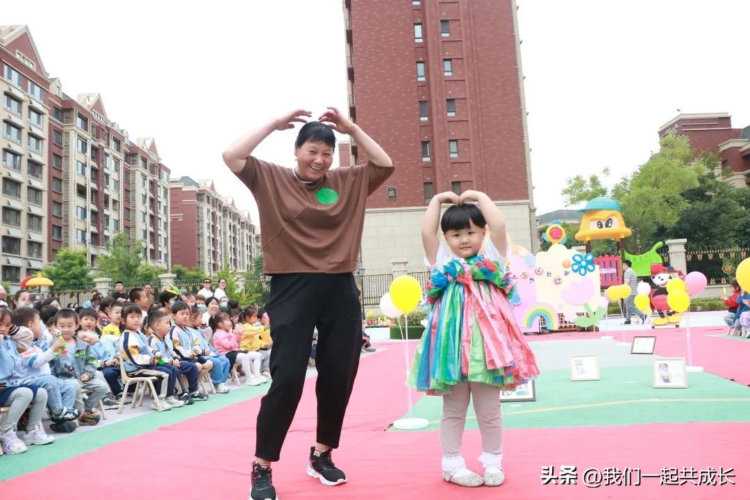 六一幼儿园全班环保t台时装秀,六一儿童节自制环保衣服详细教程