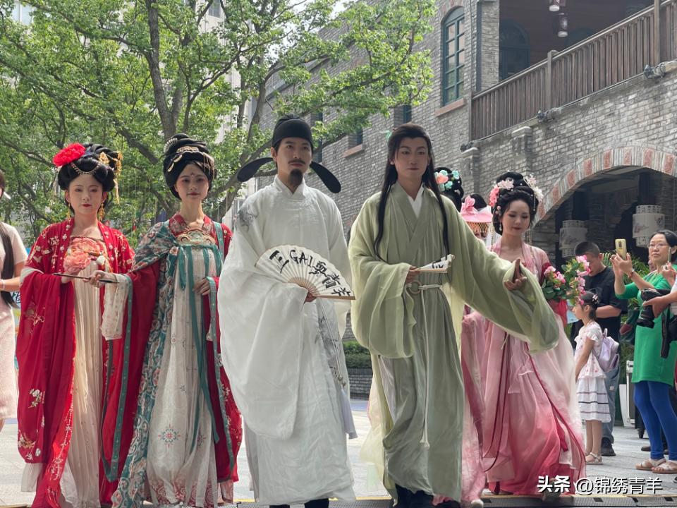 正Gai耍青羊来祠堂街逛“国风市集”