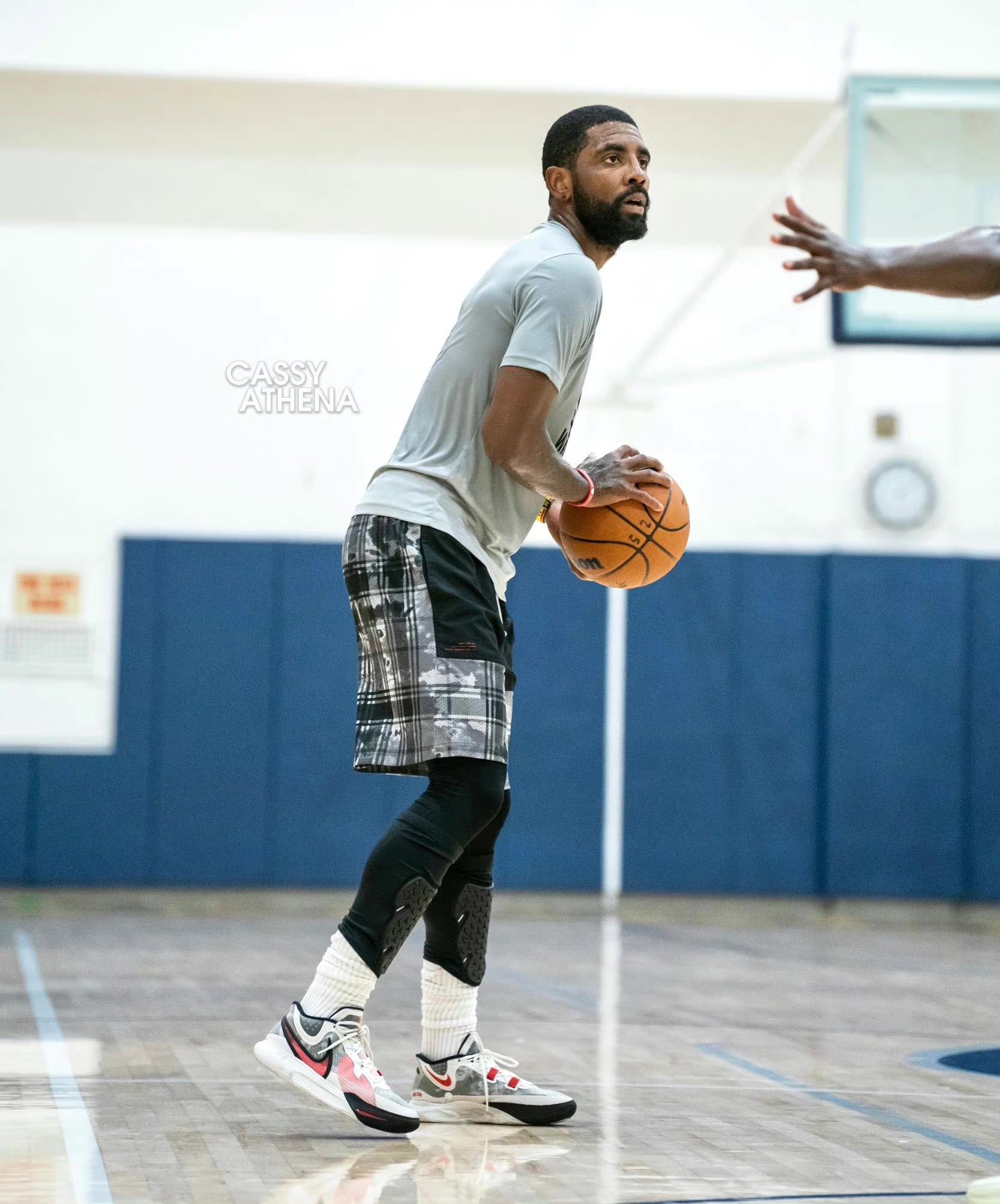 球鞋欧文9开箱视频,欧文上脚球鞋kyrie9