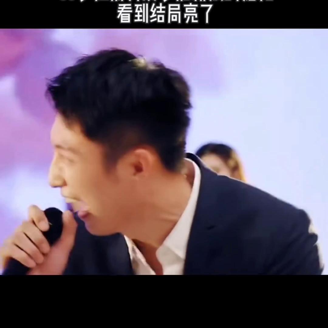 女人结婚前男友们凑钱买了钻戒,几十个前男友凑钱买钻戒闹婚礼