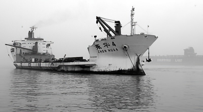 中国运输船遇到索马里海盗,中国运输船遇见索马里海盗