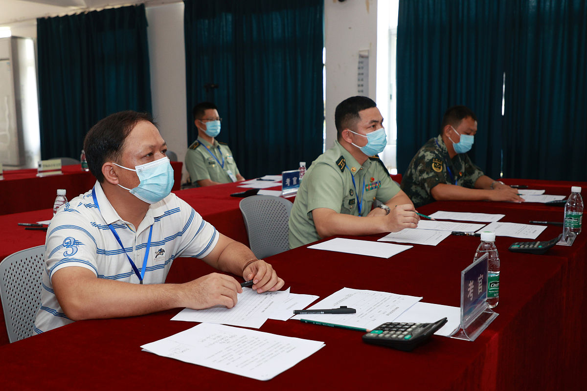 部队文职转业后是公务员待遇吗,军队文职待遇和公务员的区别