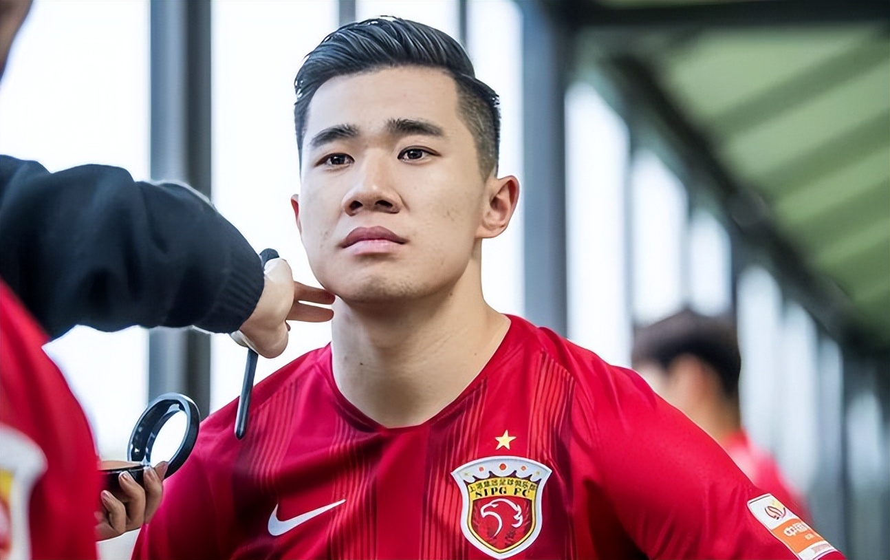 国足队长有望加盟争冠强队!海港新星接班谭龙,山东广州互换国脚