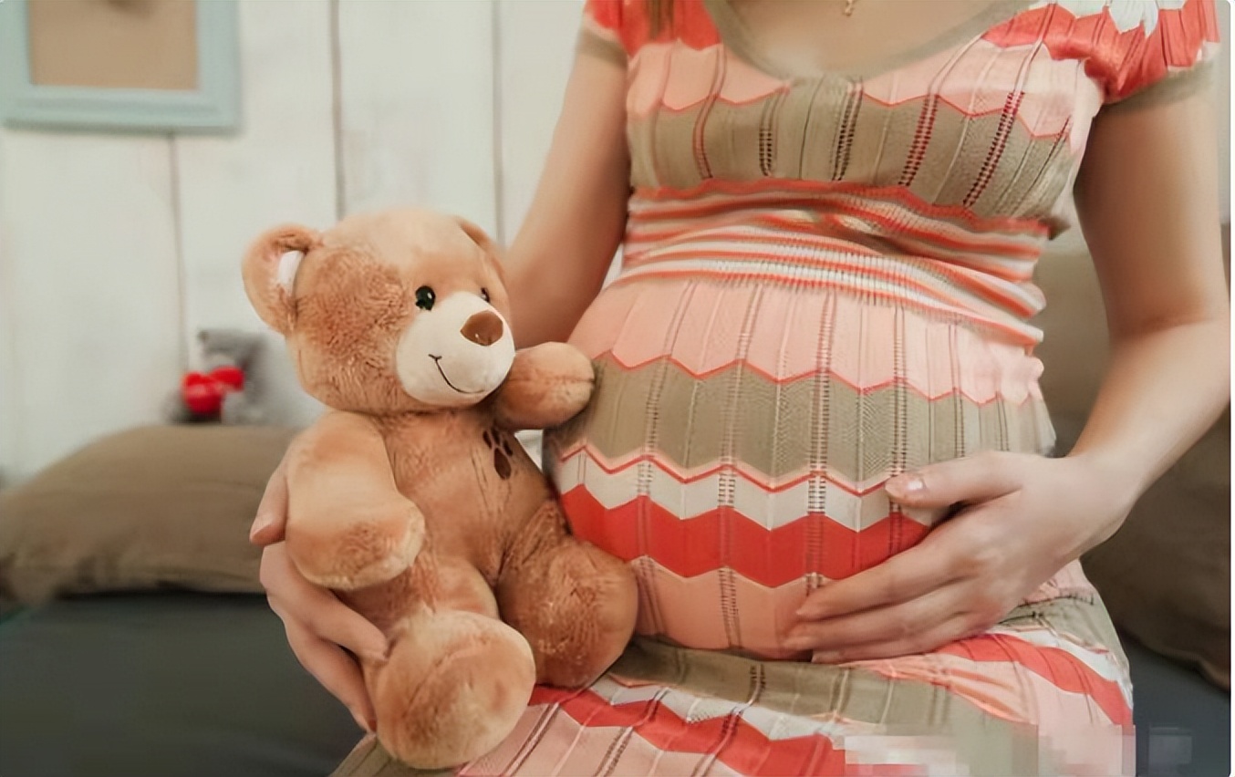 女子醉酒醒来全身赤裸,不久后发现自己怀孕,感觉不是男友的!