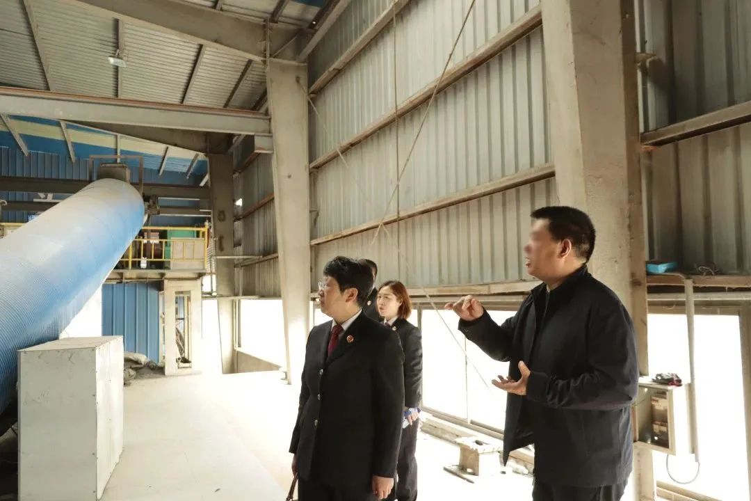 法治走进校园,走进法治天地漫画