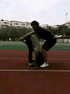 大爷你这是刚挖煤回来吗，另外你这车还挺个性的，这方向盘牛